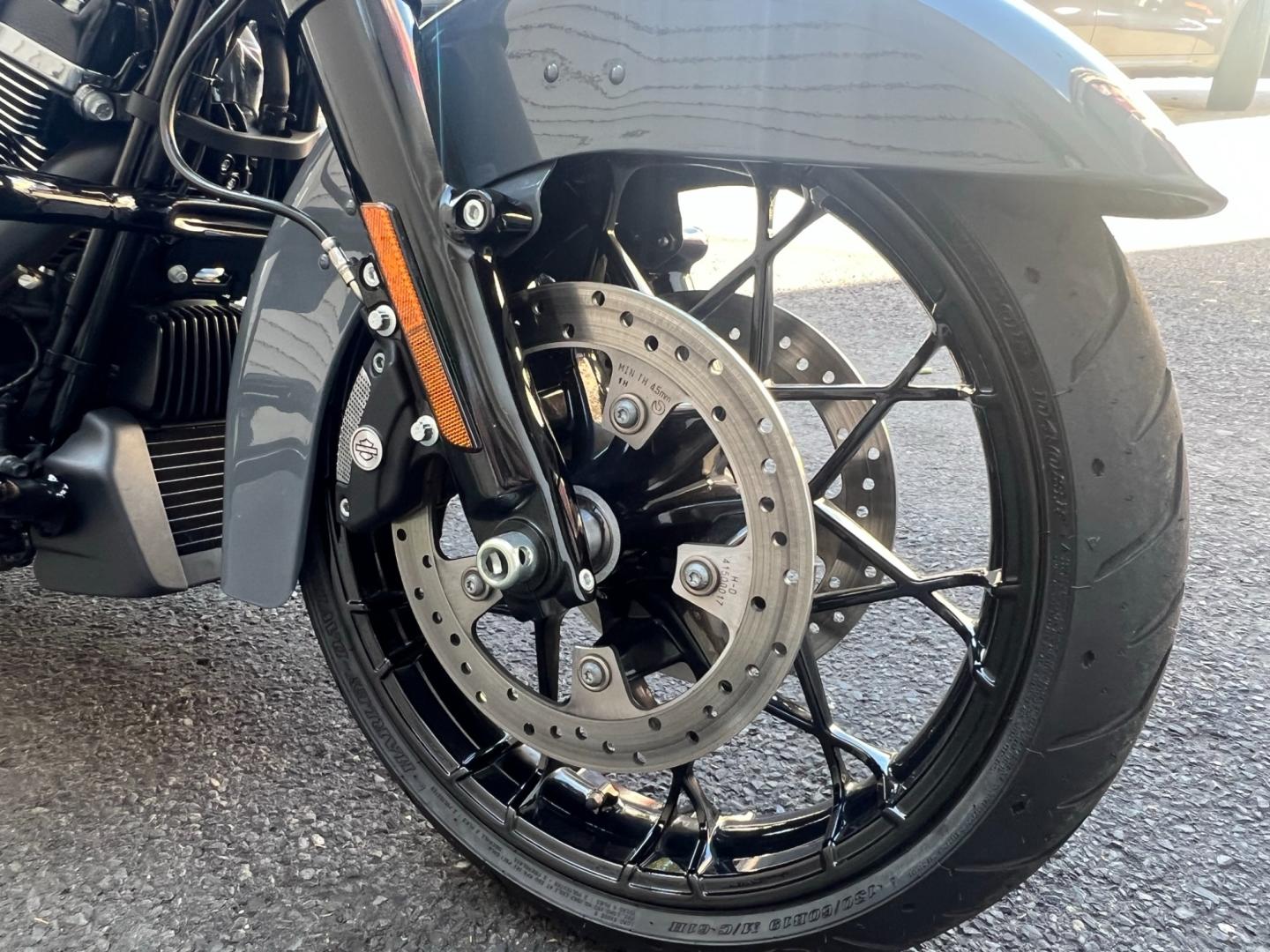 2022 GRAY Harley-Davidson FLHXS - (1HD1KRP18NB) , located at 1018 Brunswick Ave, Trenton, NJ, 08638, (609) 989-0900, 40.240086, -74.748085 - Photo#11